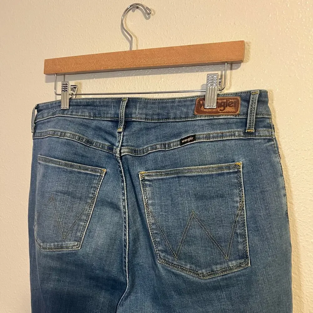 Wrangler Classic Women's Blue Straight-Leg Jeans - Picture 3 of 6
